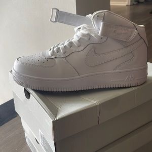 Like Brand New- AF1’s Mid! 🥶